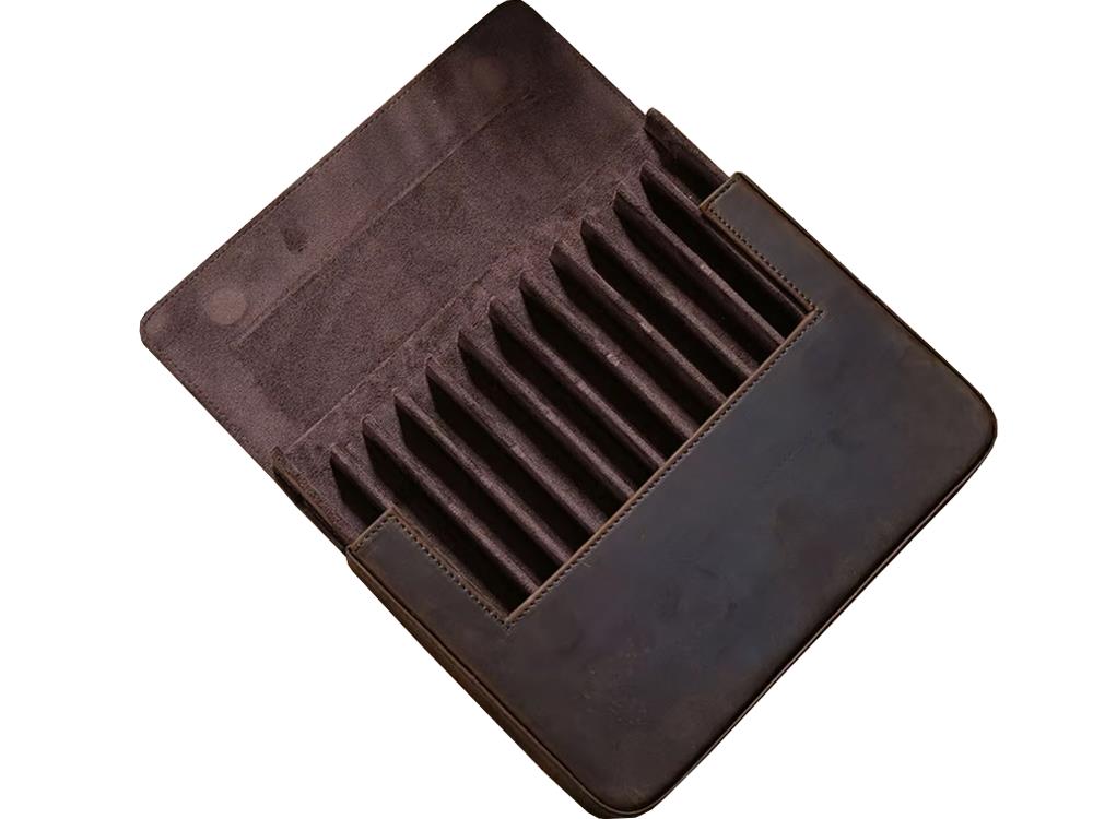 Iguana Pen Case Brown, 12 Writing Items