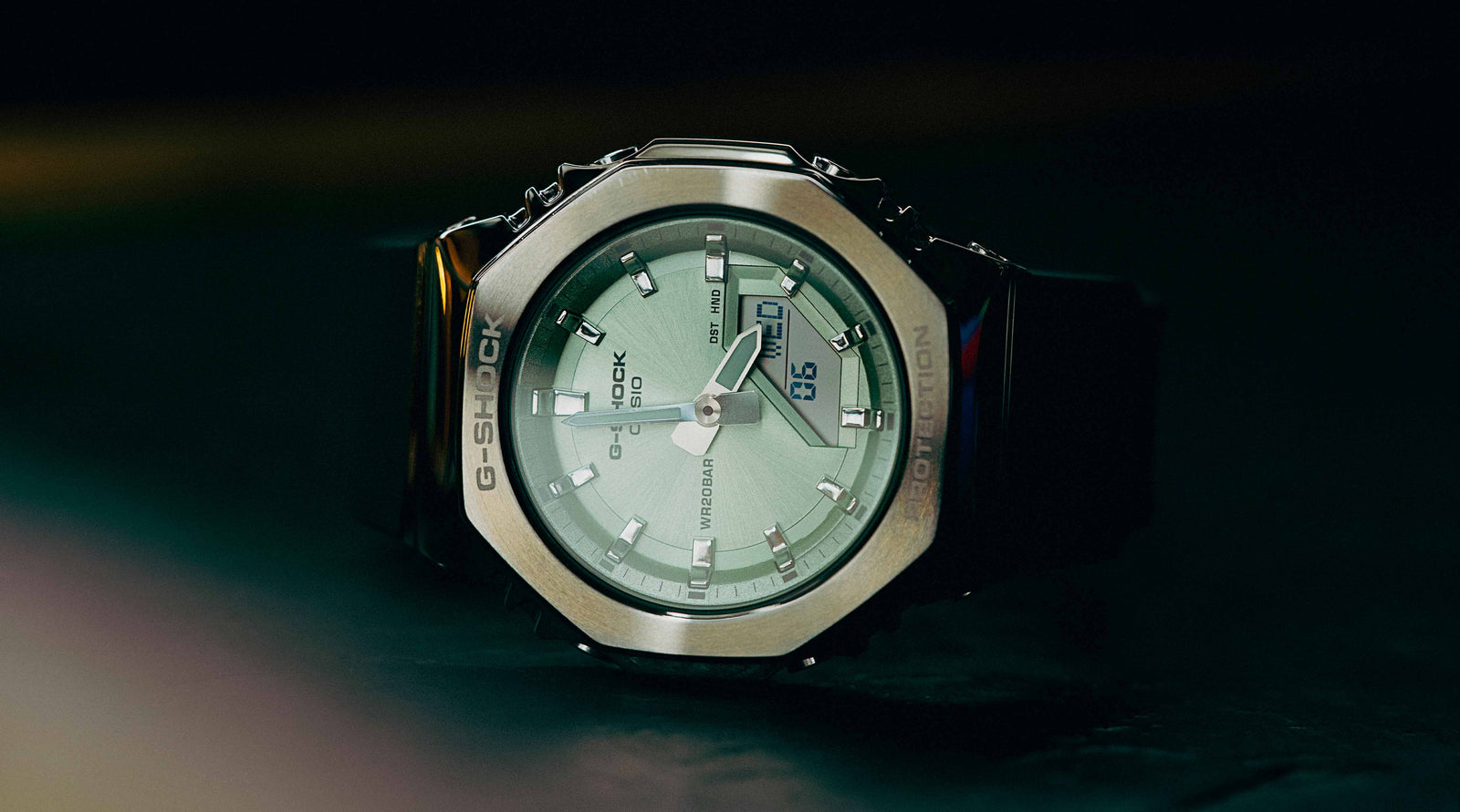 Hybrid watches: where tradition meets tech