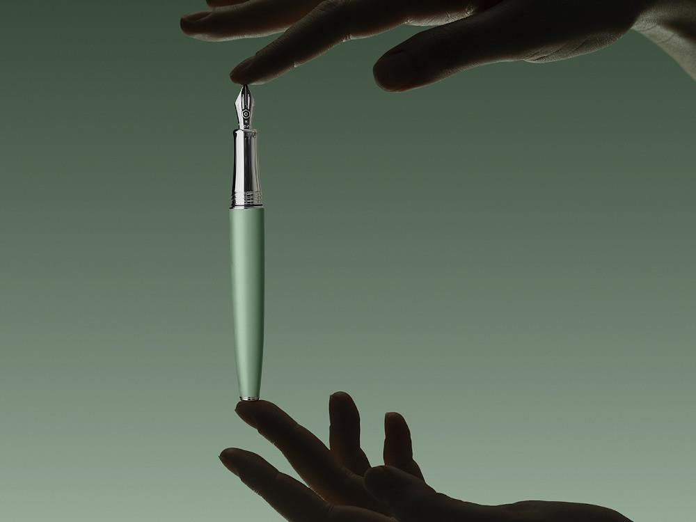 Caran d'Ache Léman Slim Vert de Gris Fountain Pen, Green, 4791.713