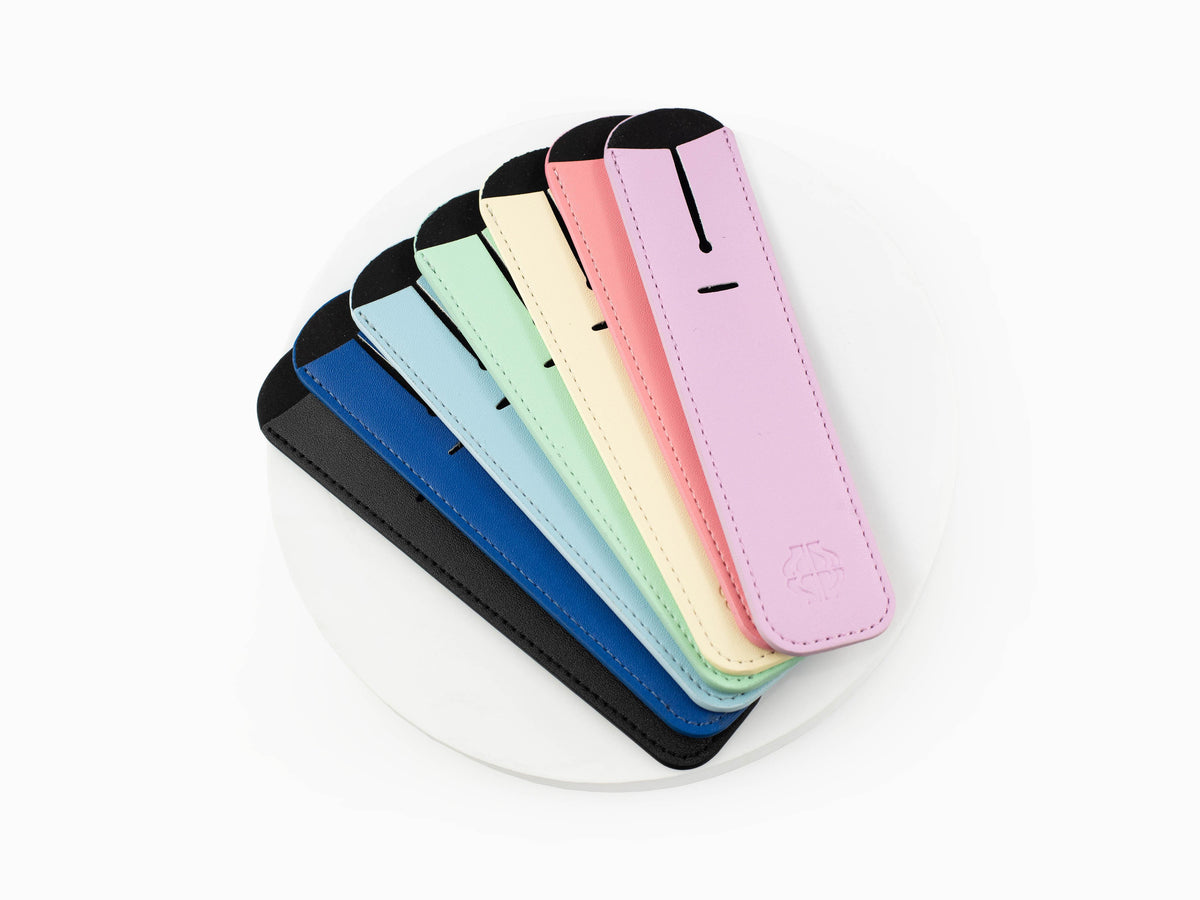 Iguana Writing Pouch Black