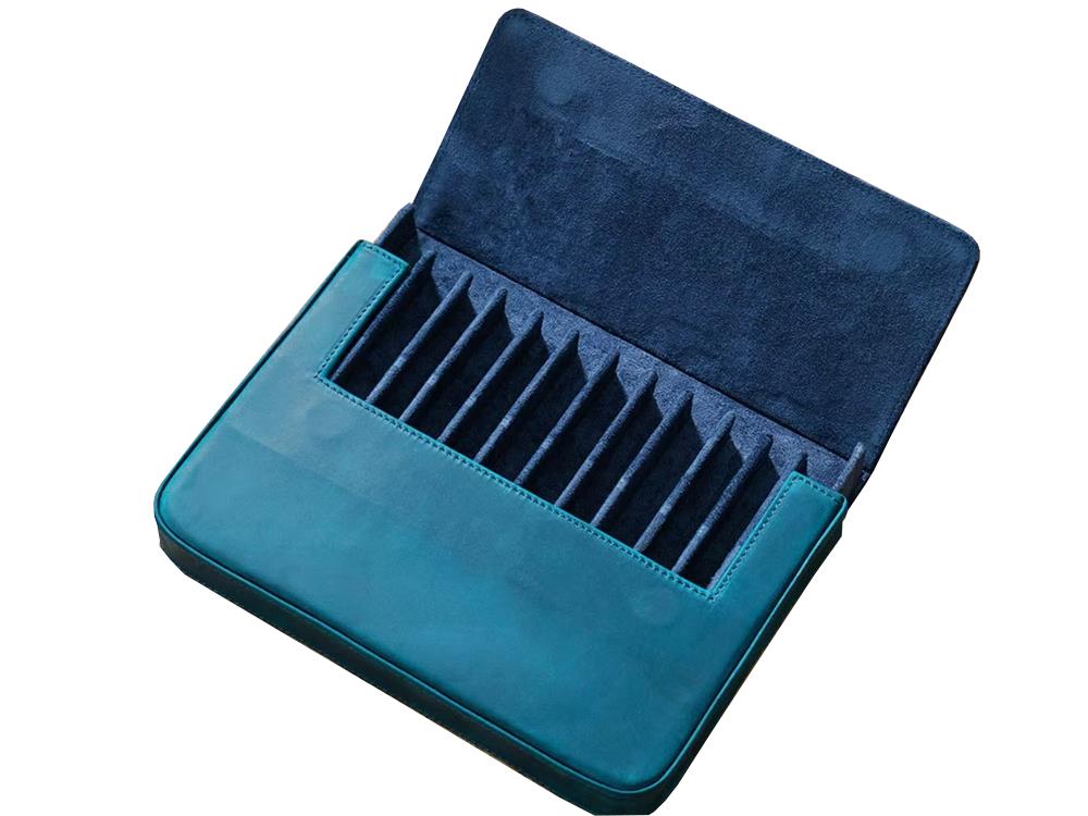 Iguana Pen Case Blue, 12 Writing Items