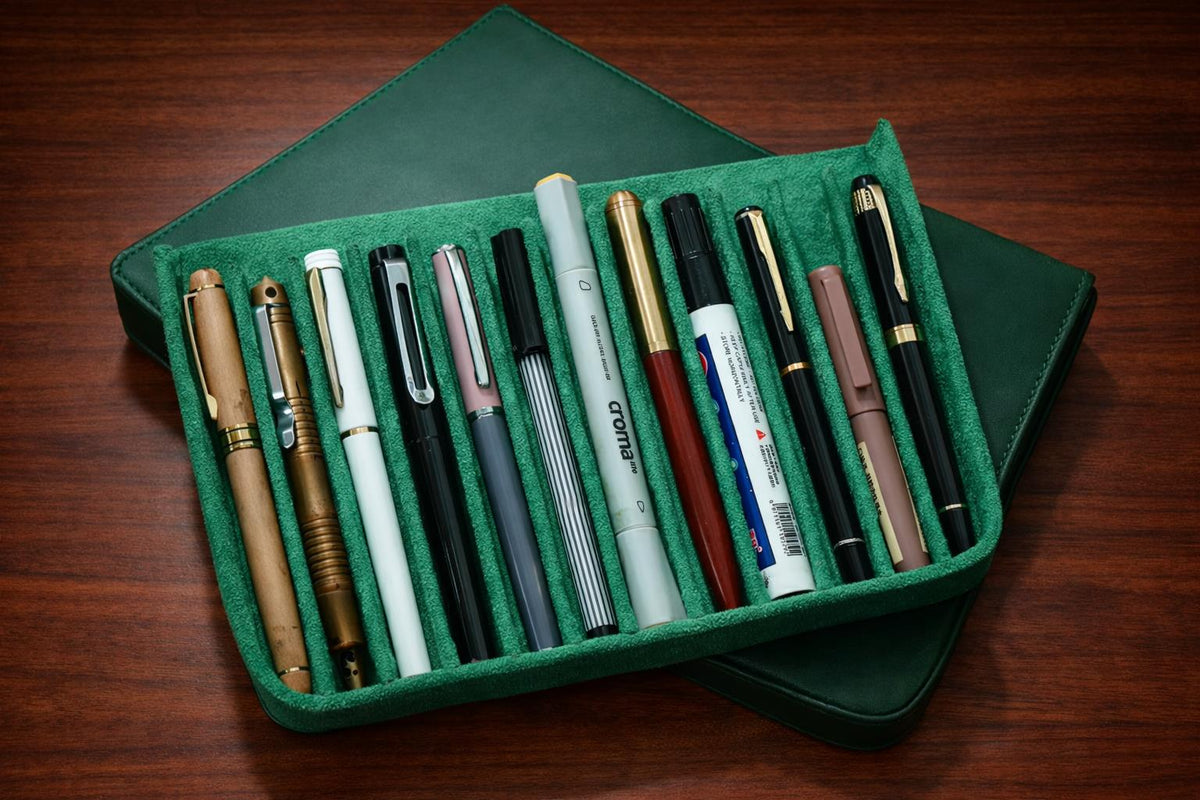 Iguana Pen Case Green, 12 Writing Items
