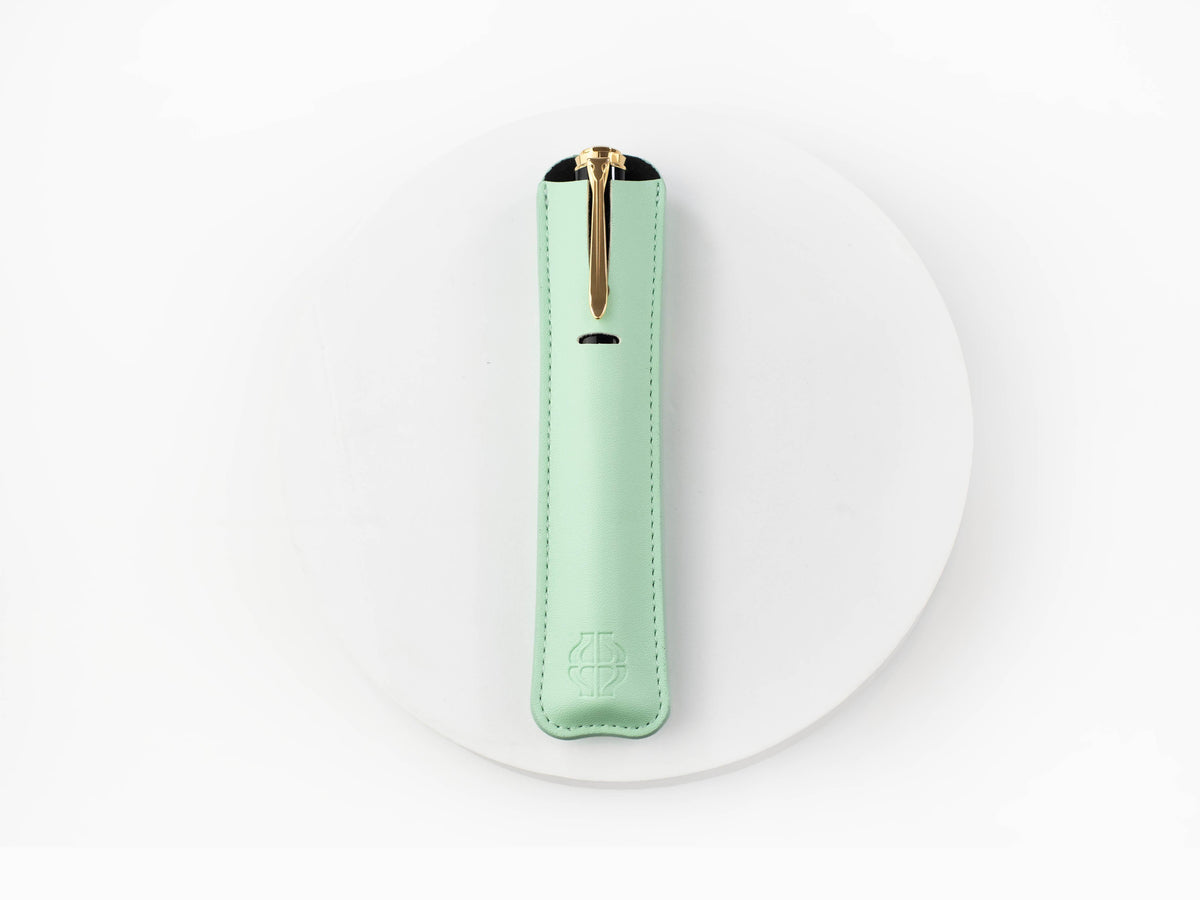 Iguana Writing Pouch Mint Green