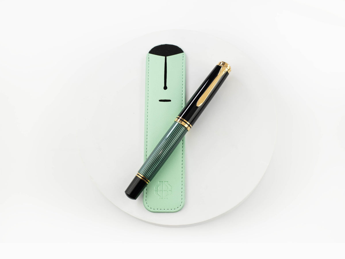 Iguana Writing Pouch Mint Green